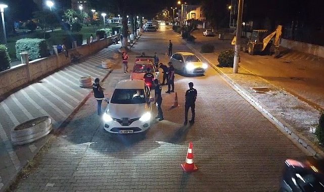 Edremit'te şok asayiş ve trafik uygulamasında 4 aranan şahıs yakalandı
