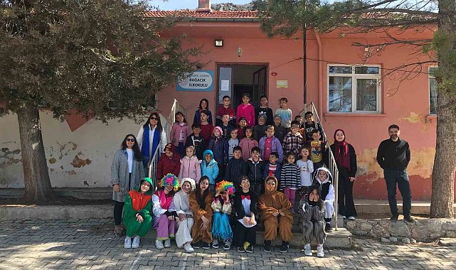 Eğirdirli öğrencilerden köy çocuklarına renkli etkinlikler