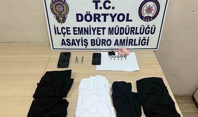 Ehliyet sınavında çamaşır içerisine yerleştirdikleri düzenekle kopya çekmeye çalıştılar