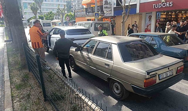 Ehliyetsiz ve alkollü sürücü 2 günlük son model cipe çarptı, araç sahipleri çileden çıktı