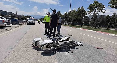 Ekipler dakikalarca dil döktü, parçalanan bisikletini bırakmamak için direndi