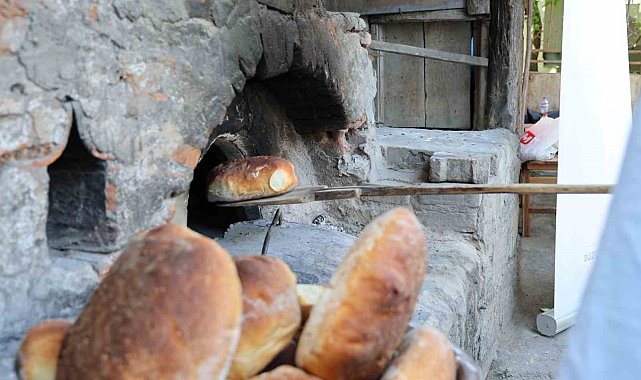 Ekşi mayanın izinde yöresel köy ekmeği yapımı