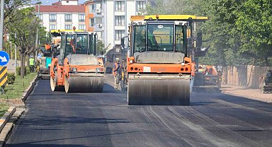 Elazığ'da asfalt yenileme çalışmaları sürüyor