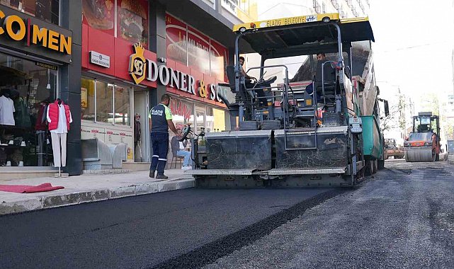 Elazığ'da asfaltlama çalışmaları sürüyor