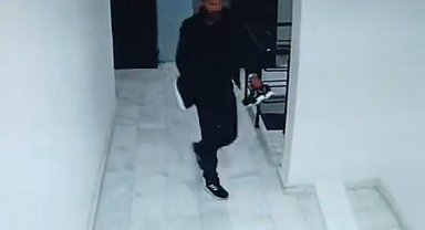 Elazığ'da ayakkabı hırsızlığı kamerada