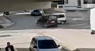 Elazığ'da hafif ticari araçlar çarpıştı