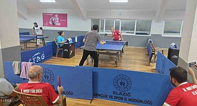 Elazığ'da kurumlar ve kuruluşlar arası masa tenisi şampiyonası düzenlendi