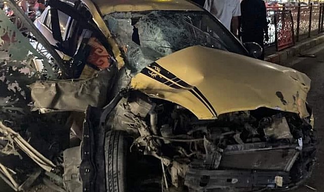 Elazığ'da otomobil refüjdeki bariyerlere çarptı: 1 yaralı