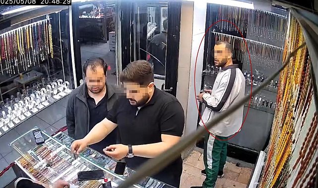 Elazığ'da saat hırsızlığı kamerada: Saatin fiyatını sordu, kameraya baktı, cebine atıp uzaklaştı