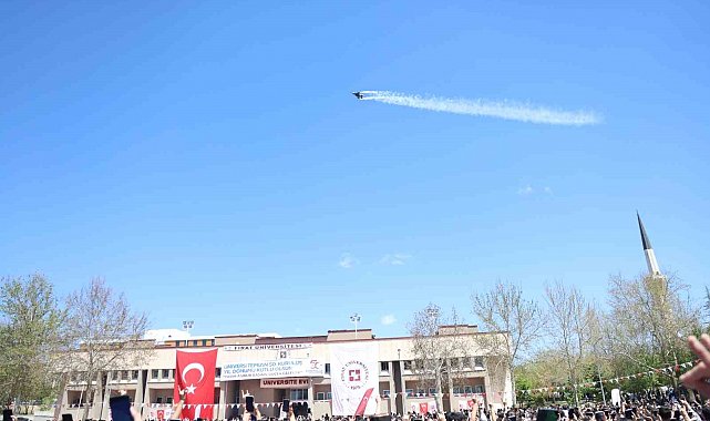 Elazığ'da SOLOTÜRK gösterisi nefes kesti