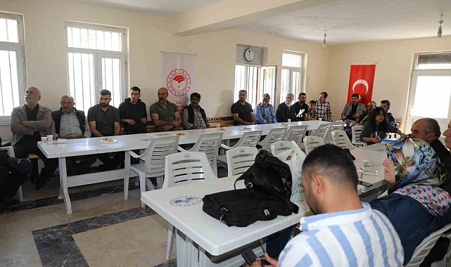 Elazığ'da üreticilere yönelik eğitimler sürüyor