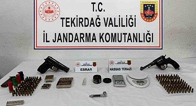 Elbise dolabı uyuşturucu serası çıktı