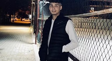 Elektrik direğine çarpan otomobil hurdaya döndü; 2 ölü 1 yaralı