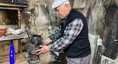 Emanet dükkanı yanan emekli öğretmen kendisine destek olan vatandaşlara teşekkür etti