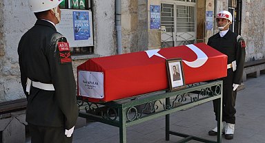 Emekli Başçavuş, askeri törenle gözyaşları eşliğinde son yolculuğuna uğurlandı