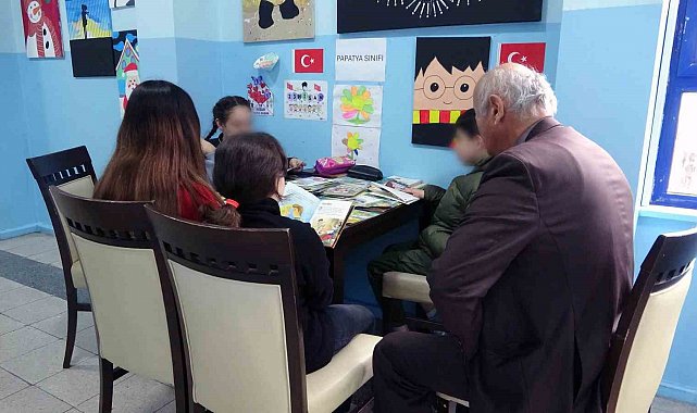 Emekli öğretmenden gönüllü eğitim desteği