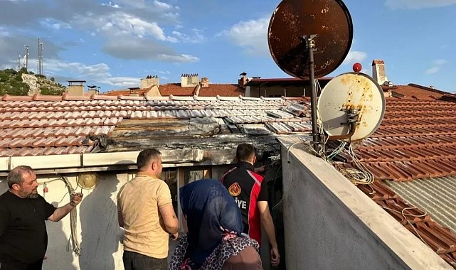 Emet'te çatı yangını