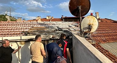 Emet'te çatı yangını