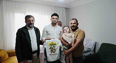 Enes Çelik'ten minik taraftara anlamlı ziyaret