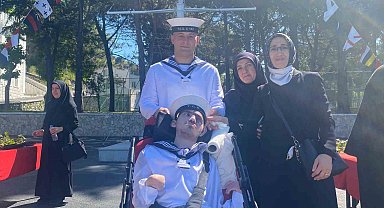 Engelleri aşıp üniformalarını gururla giydiler