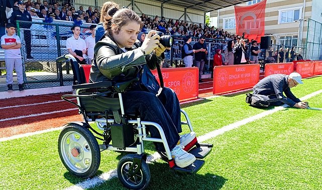 Engelleri aştı, iki üniversite okuyup gazetecilik yapıyor