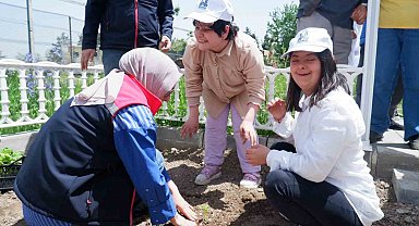 Engelli Hizmetleri Koordinasyon Merkezi'nde ekim zamanı