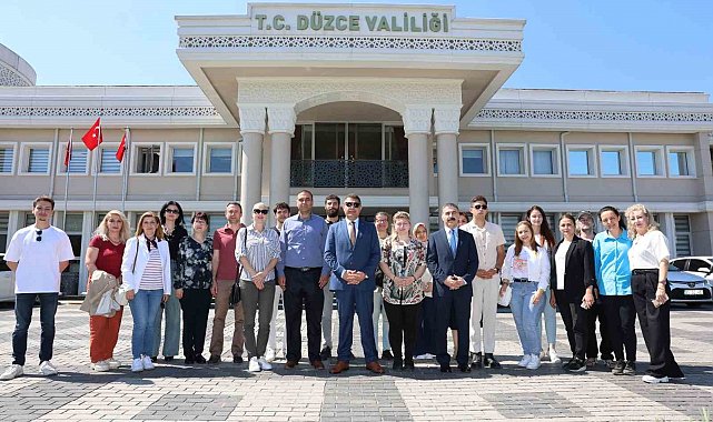 Erasmus projesine katılanlar Vali Aslan ile buluştu