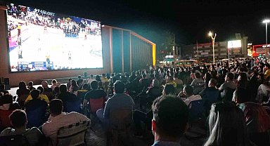 Erzincan'da Fenerbahçe'nin Euroleague final maçı dev ekranda izlendi