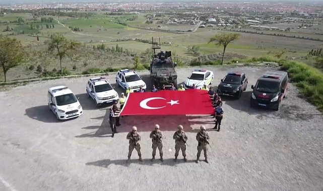 Erzincan'da polisler gençler için klip çekti