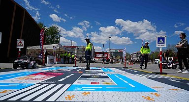 Erzincan'da uygulamalı trafik eğitimi verildi