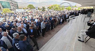 Erzincan'dan hacı adayları Medine'ye uğurlandı
