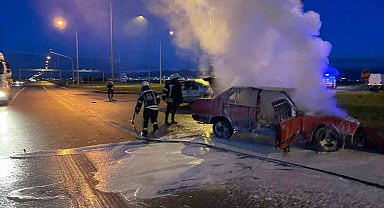 Erzurum'da araç cayır cayır yandı