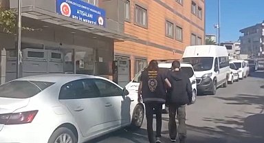 Esenler'de elinde satırla dolaşan bir kişi yakalandı