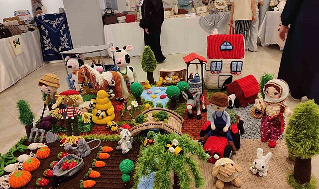 Esenler'de Meslek Edindirme Kursları Sezon Sonu Sergisi'nin açılışı yapıldı