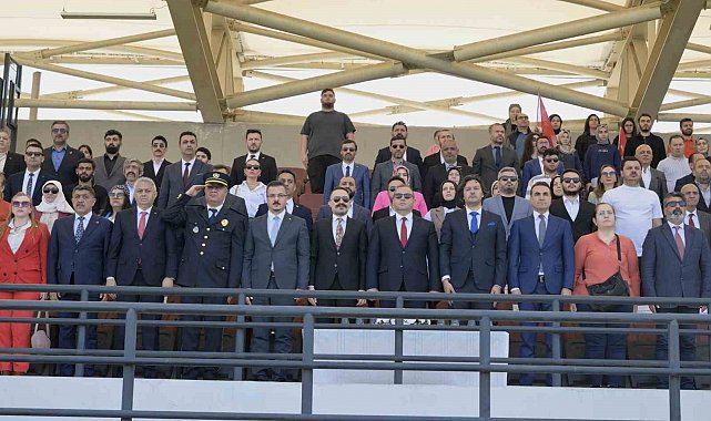 Esenyurt'ta 19 Mayıs coşkusu doyasıya yaşandı: Yüzlerce kişi Turgut Özal Stadyumu'nda buluştu