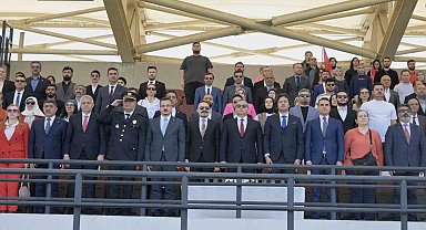 Esenyurt'ta 19 Mayıs coşkusu doyasıya yaşandı: Yüzlerce kişi Turgut Özal Stadyumu'nda buluştu