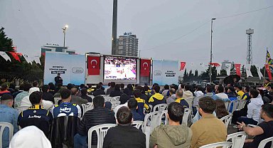 Esenyurt'ta final coşkusu: Fenerbahçe zaferi dev ekranda kutlandı