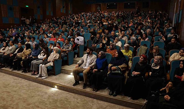 Esenyurt'ta "Kelimenin Esrarı" öyleşisi yoğun ilgi gördü