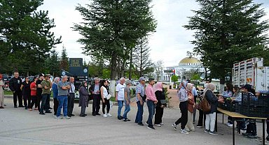 Eskişehir Büyükşehir Belediyesi'nden duygulandıran çiçek jesti