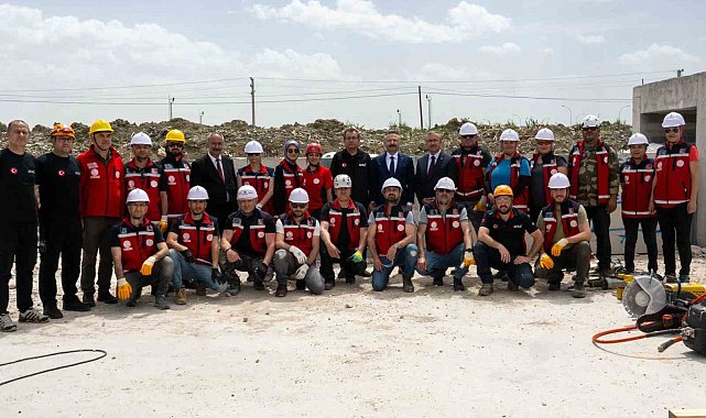 Eskişehir'de öğretmenlere depremde arama kurtarma eğitimi verildi