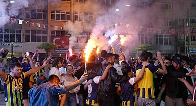 EuroLeague final maçını dev ekranda izleyen Burdurlular şampiyonluğu doyasıya kutladı