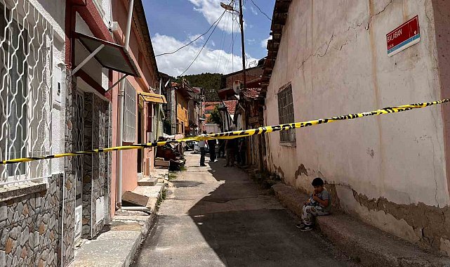Evde ağır koku ihbarına gelen polis cesetle karşılaştı