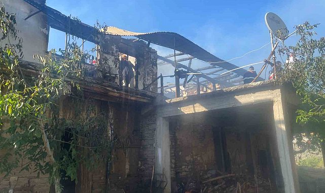 Evde çıkan yangında 92 yaşındaki adam hayatını kaybetti