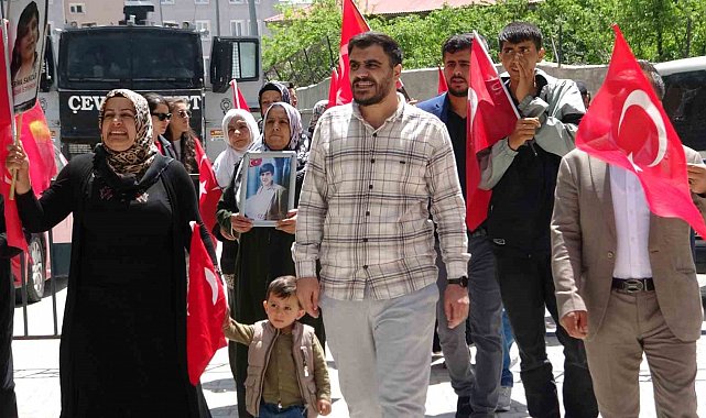 Evlat nöbetindeki aileler: "Umudumuzu kaybetmiyoruz"