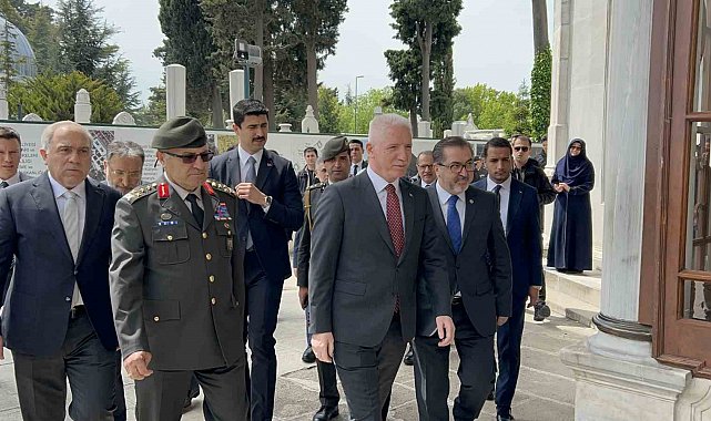 Fatih Sultan Mehmet Han vefatının 544'üncü yıldönümünde kabri başında anıldı