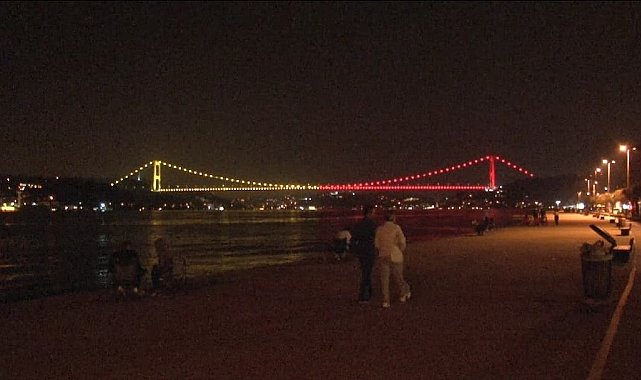 Fatih Sultan Mehmet Köprüsü "sarı-kırmızı" renklerle aydınlatıldı