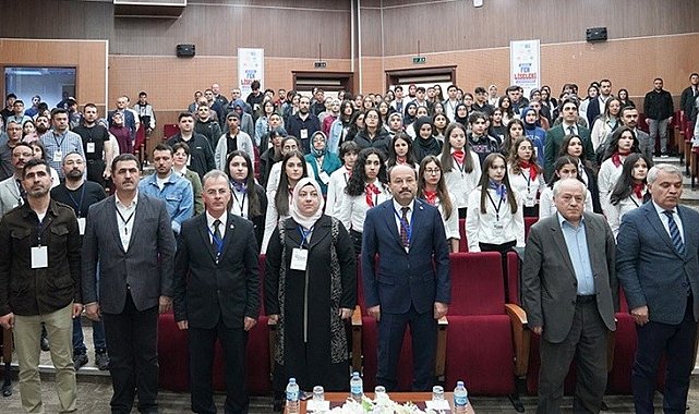 Fen Lisesi Öğrencileri ETÜ'de düzenlenen sempozyumda buluştu