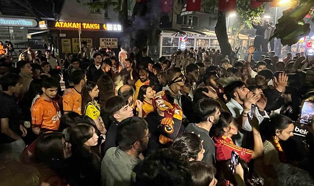 Fenerbahçe forması ile Galatasaray'ın şampiyonluğunu kutladı