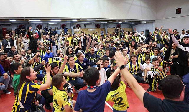 Fenerbahçe'nin Avrupa şampiyonluğu Darıca'da dev ekrana yansıtıldı