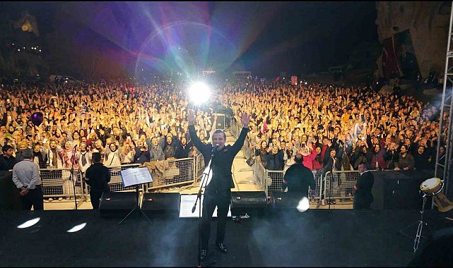 Ferhat Göçer Afyonkarahisar'da sahne aldı
